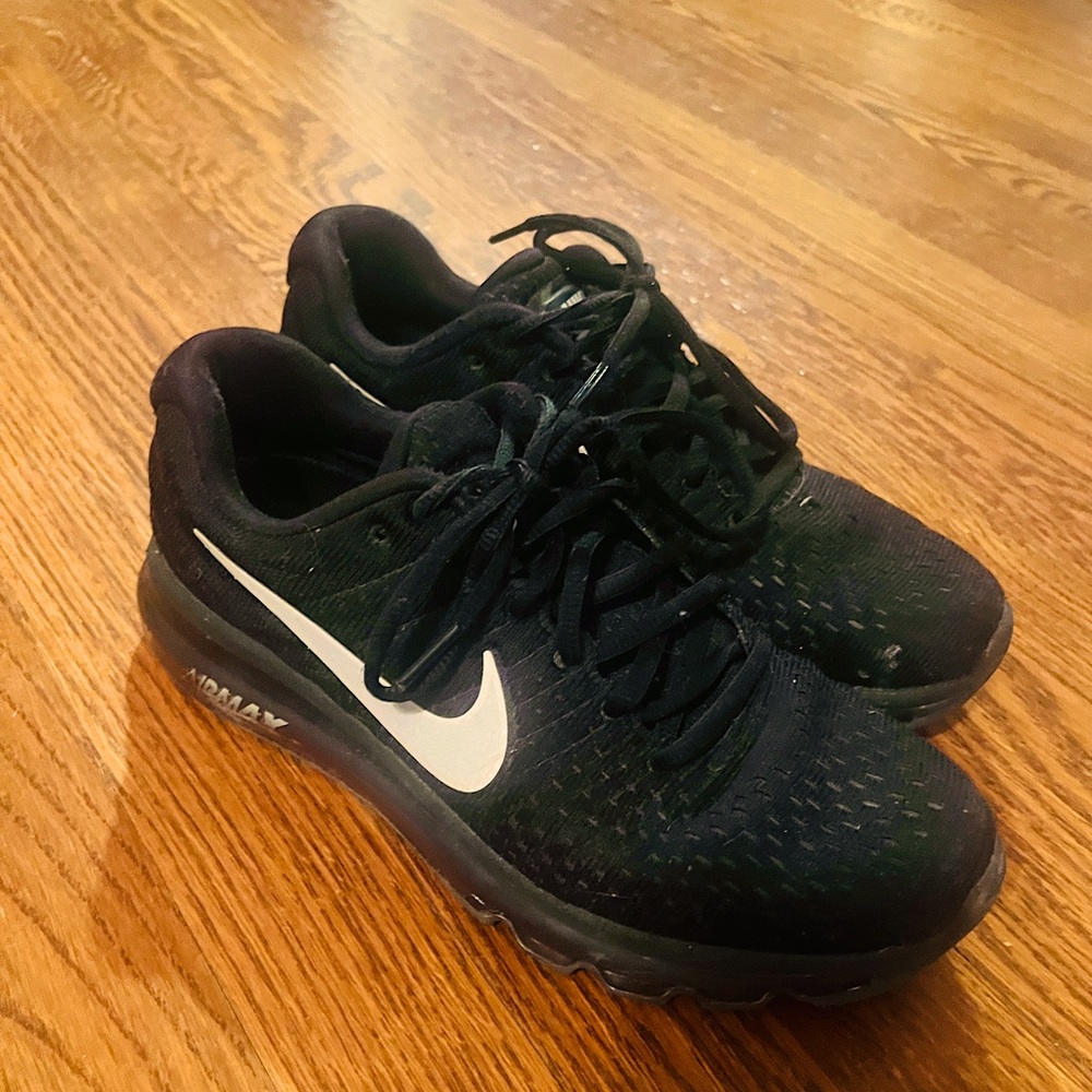 Nike Air tennis shoes sneakers 7.5